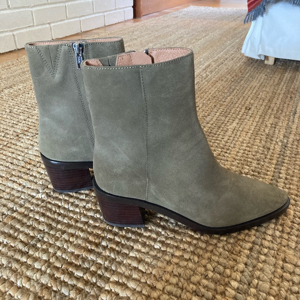 Like New Never Worn Madewell Taupe/Olive Suede Ankle Boots 6.5